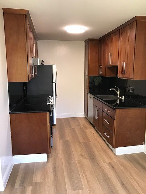 Center view of the kitchen