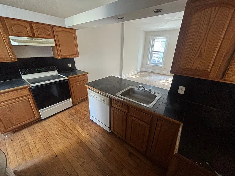 31 N 11th St — Photo 7