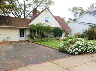 92 Polaris Dr, Levittown, NY 11756