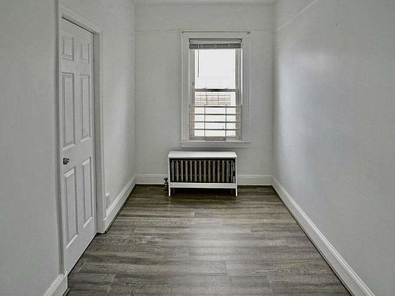 4th image of 4741 38th St Fl 2