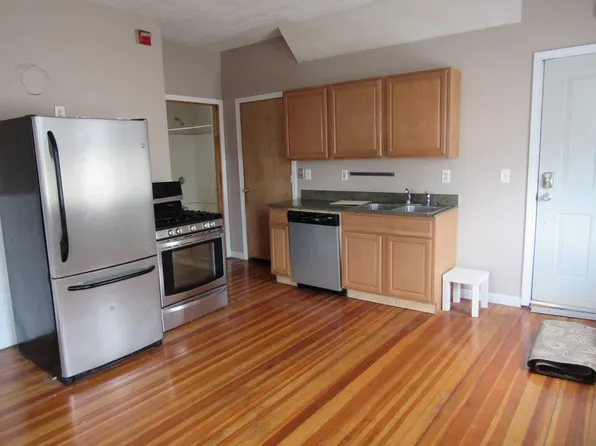 79 Ridge St APT 3F, Providence, RI 02909
