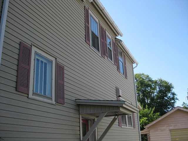 2nd image of 109 E Washington St