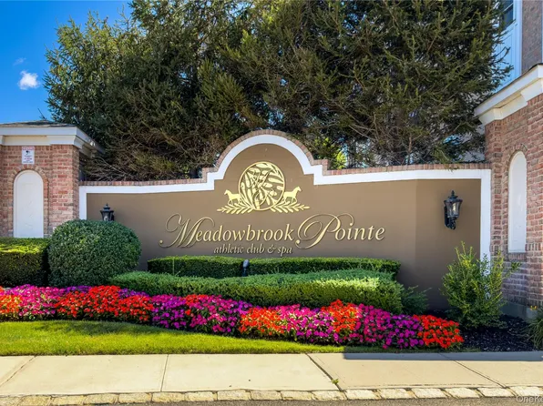 290 Roosevelt Way, Westbury, NY 11590