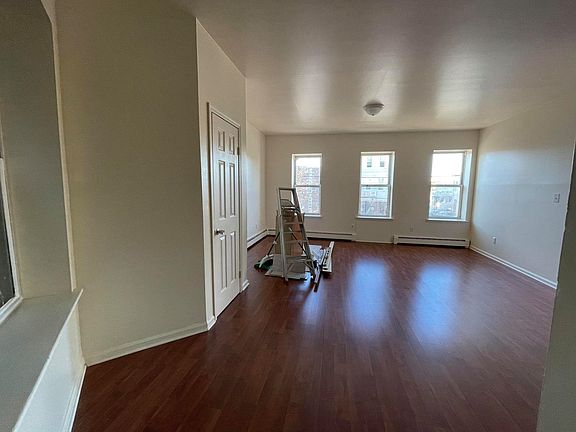 3rd image of 518-524 Kennedy Blvd #2E