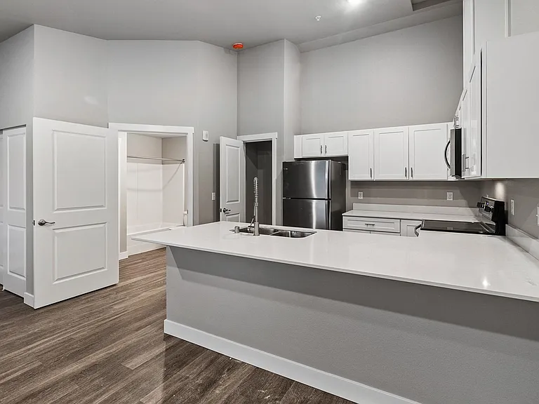 Norpoint Landing Apartments — Photo 42