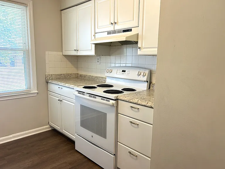 1286 Centre Pkwy — Photo 8