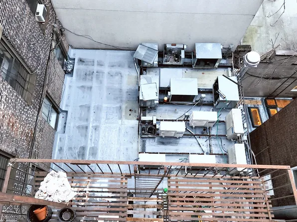 1021 Manhattan Avenue image 7 of 7