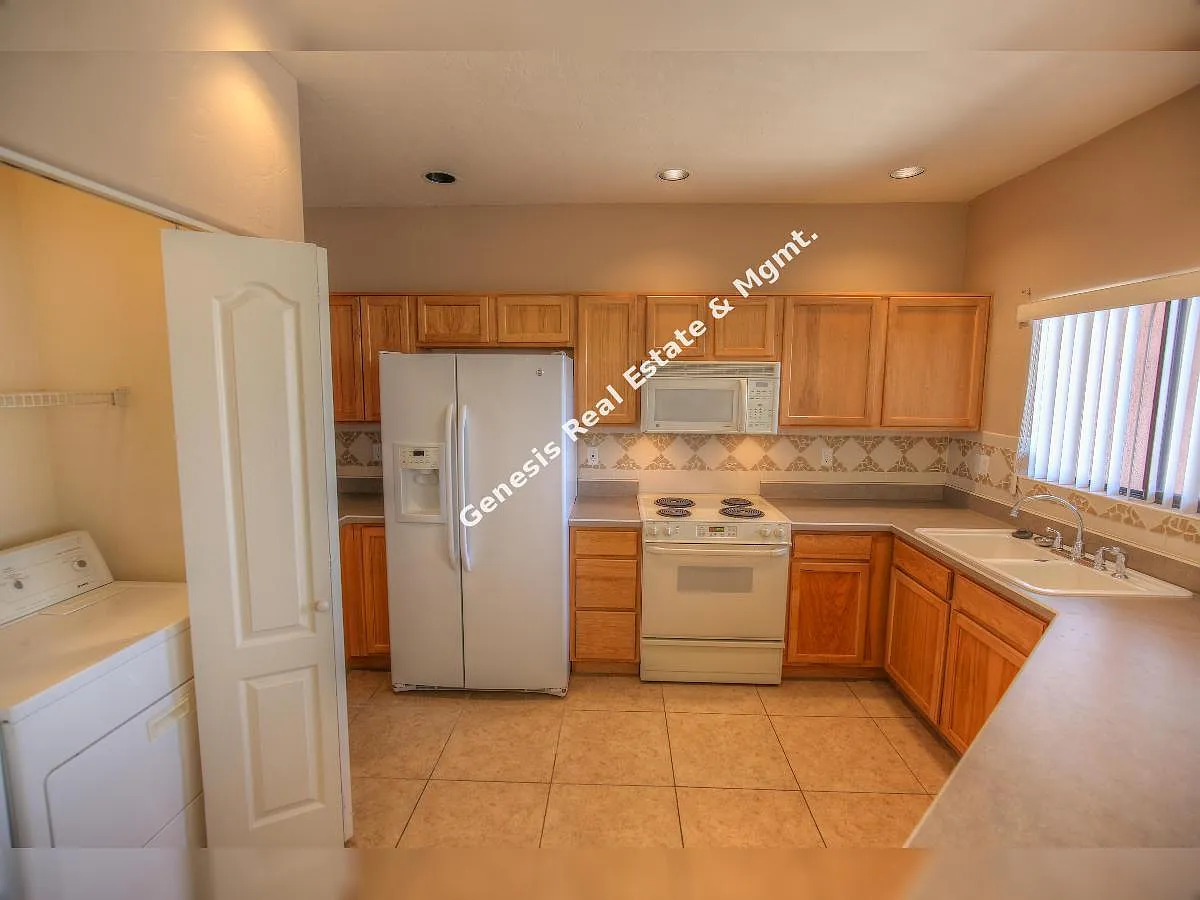 2 bed, 2.0 bath, 1169 sqft, $1,700 — Photo 2