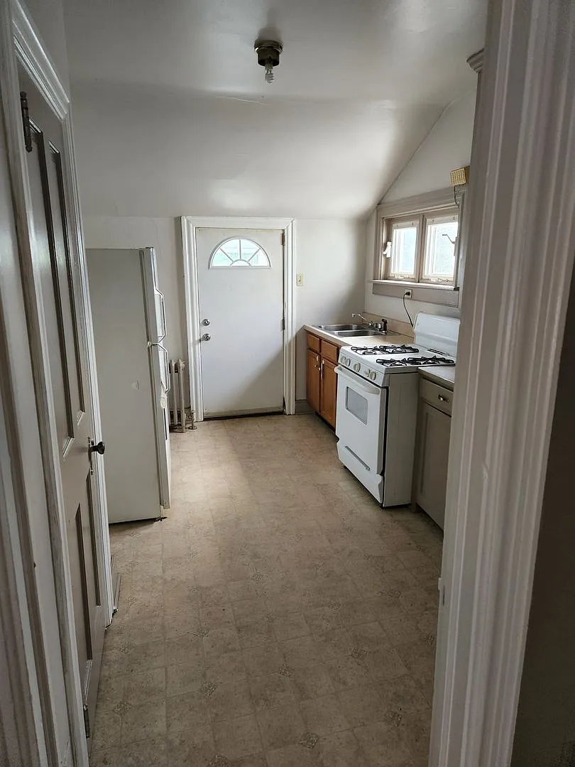 450 E King Street — Photo 3