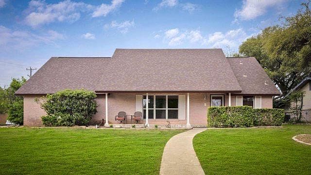 1st image of 702 Sonnet Dr