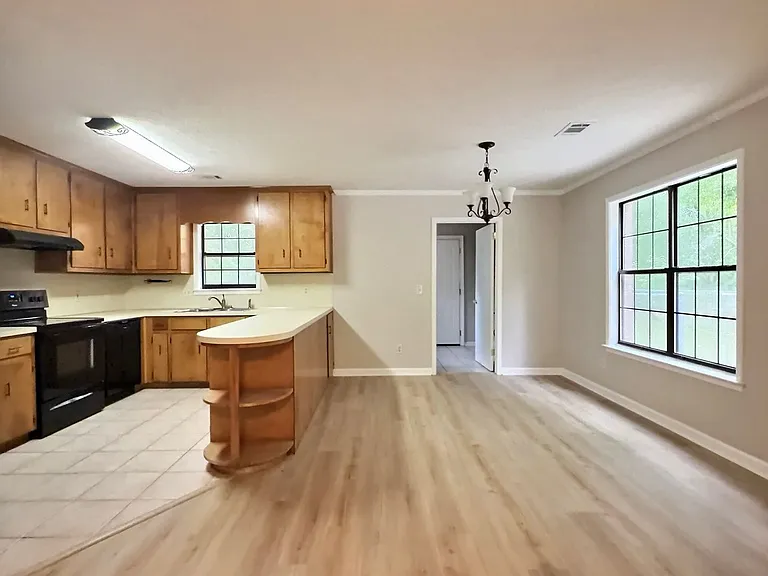 125 Kingswood Dr — Photo 6