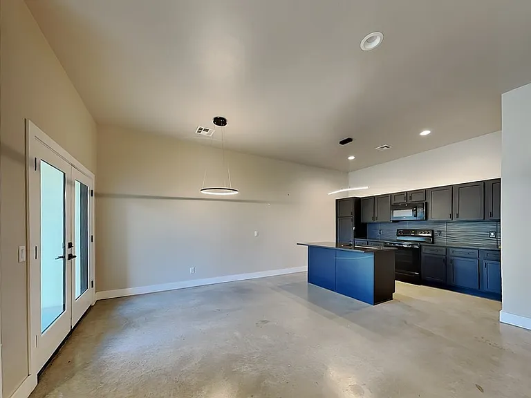 213 N Wright St — Photo 6