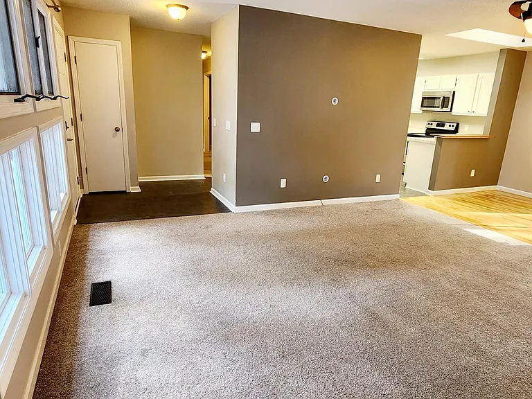 435 Sandhills Cir — Photo 5