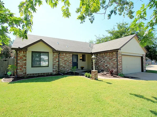 9006 E 39th St S, Tulsa, OK 74145