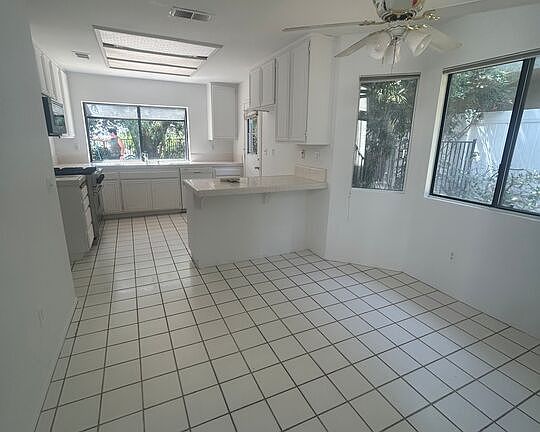 4th image of 523 Park Springs Ct