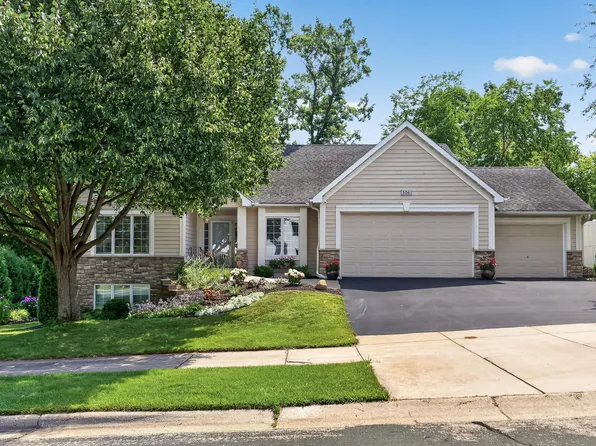 506 Hawthorne Woods Dr, Eagan, MN 55123