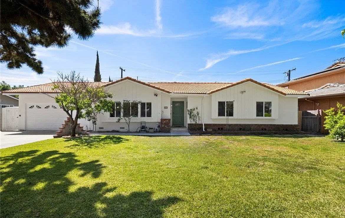 608 E Sandra Ave — Photo 1