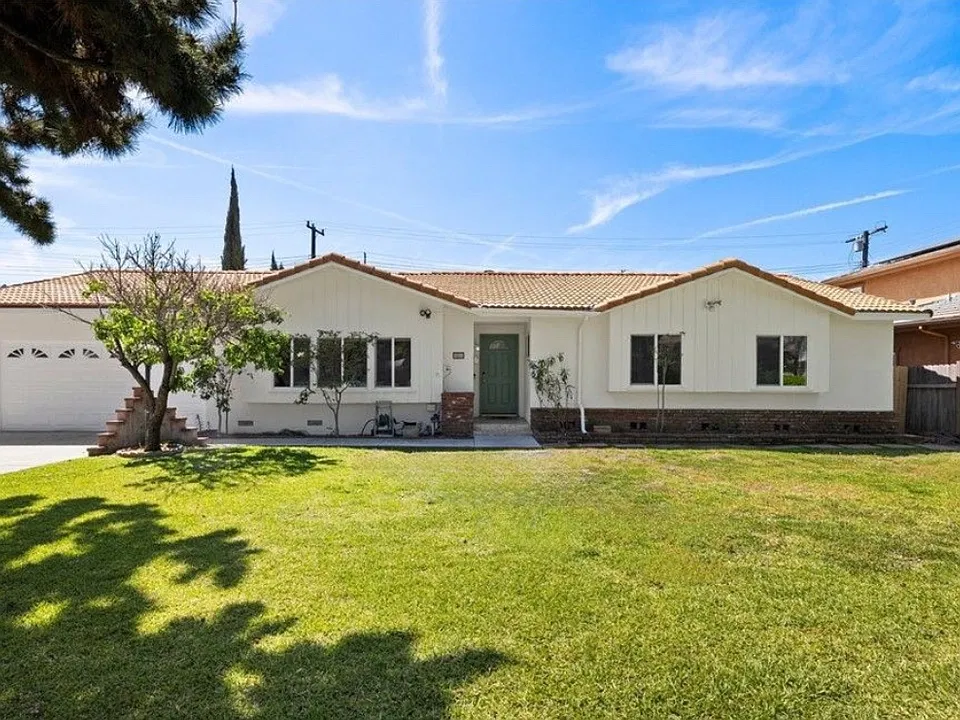 608 E Sandra Ave