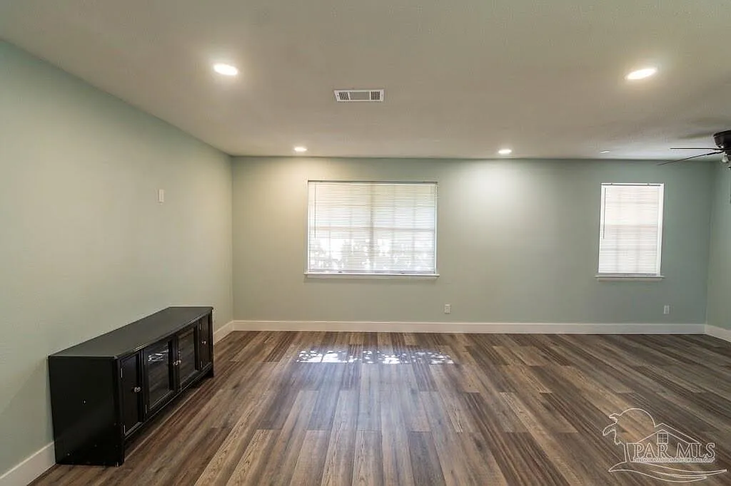 3 bed, 1.5 bath, 1320 sqft, $1,500 — Photo 4