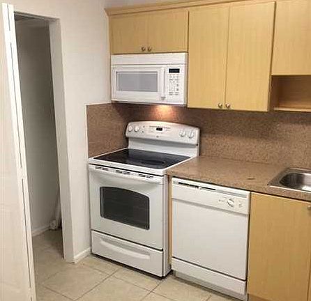 3rd image of 8020 Fairview Dr APT 306