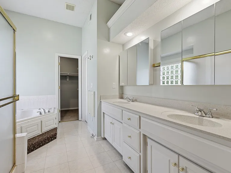14117 Parkhill Ln — Photo 26