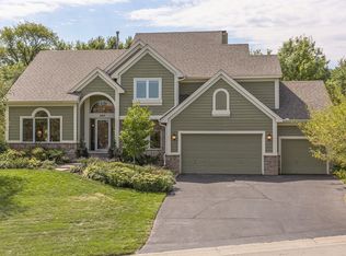 857 Great Oaks Trl, Eagan, MN 55123
