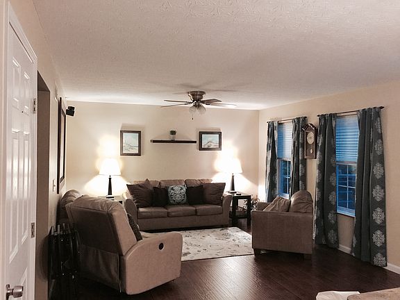 3rd image of 608 Buckshire Gln