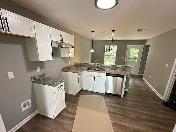 2nd image of 3406 Rosecreek Cv