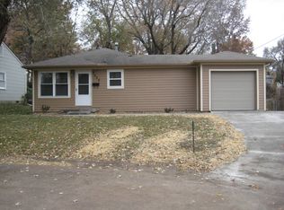 7026 Barkley St, Overland Park, KS 66204