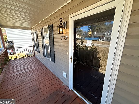 5th image of 732 Newport Dr