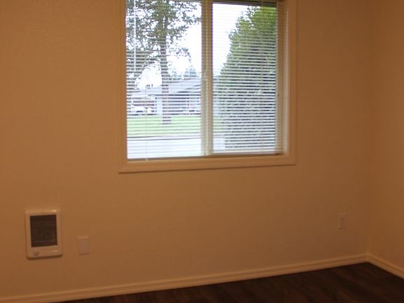 4th image of 2027 SE Gerhard Dr