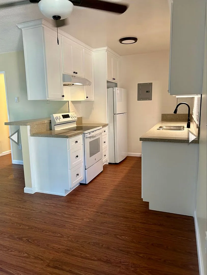 Temple Apartments — Photo 2