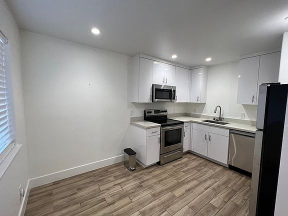 3rd image of 144 Redwood Ave #1