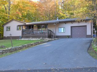 2105 Bristol Ct, Tobyhanna, PA 18466