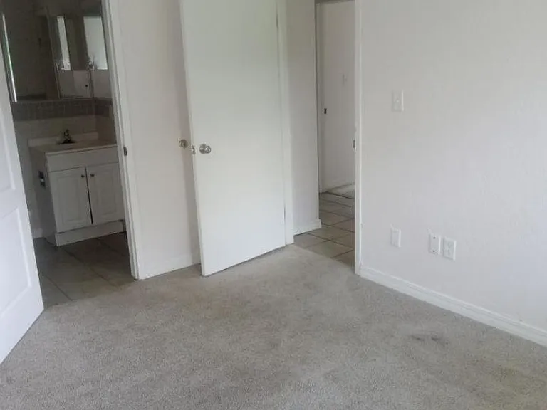 West Towne Apartments — Photo 39