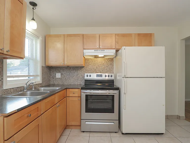 323 Montcalm St #L — Photo 12