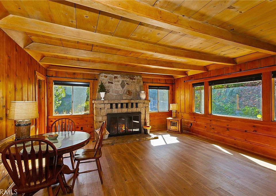 1st image of 863 Oak Rd