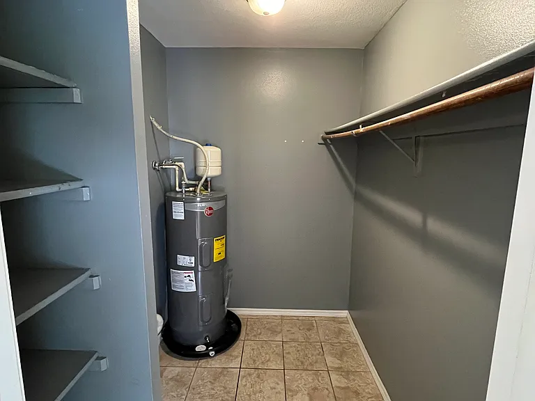 715 Angelina Ln — Photo 13