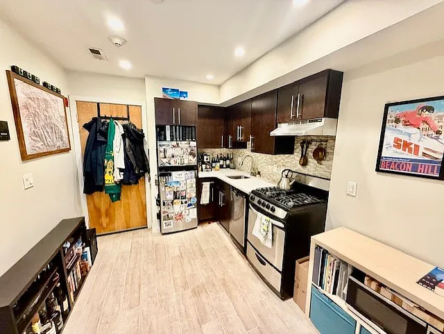 419 Hanover St #4 — Photo 9