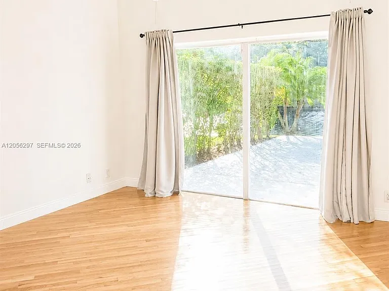 569 Spinnaker — Photo 16
