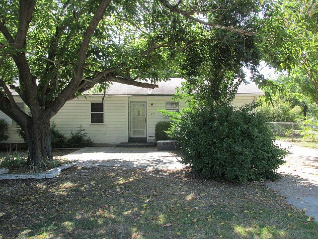 1st image of 823 Red Bud Dr