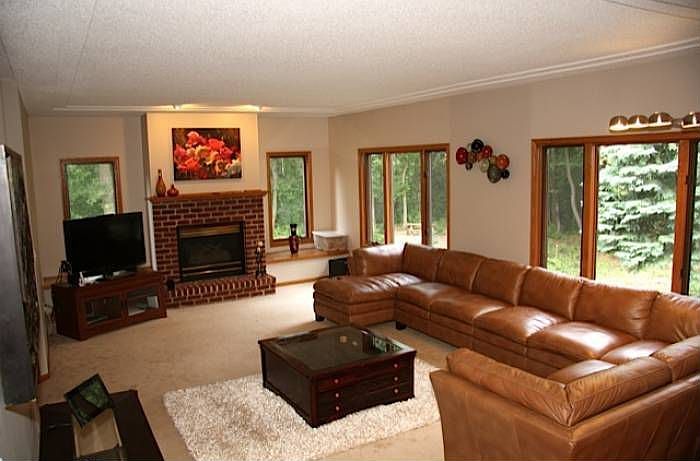 WOW- Large Family Room