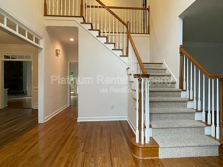 870 Ingleside Dr — Photo 5