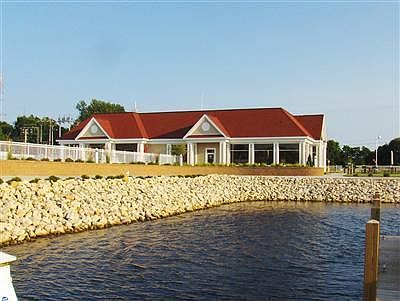 4th image of 233 Lakeside Dr