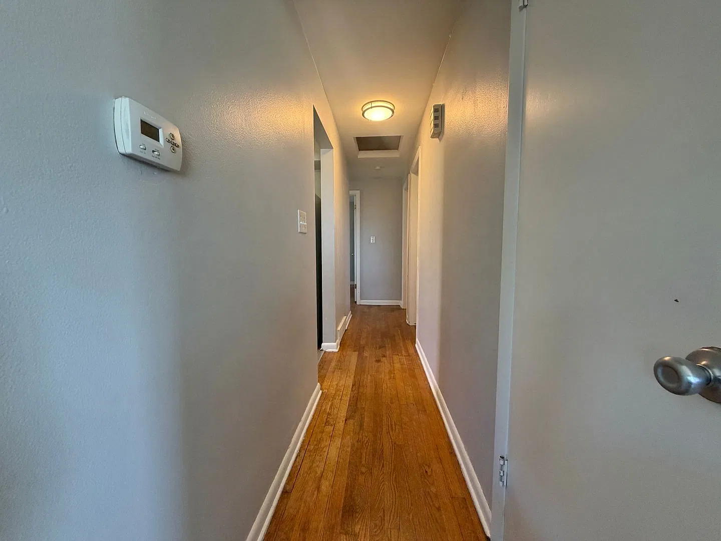 515 Clark Ave — Photo 4
