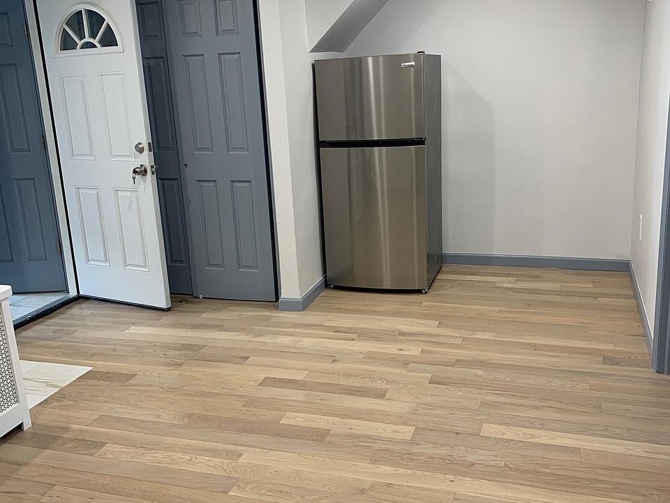 1st image of 1929 19th Ln Floor 1