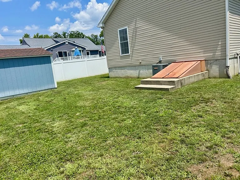 402 Gloucester Ave — Photo 19