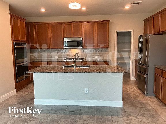3rd image of 2501 Walker Ave