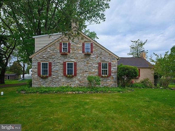 2nd image of 1465 Makefield Rd