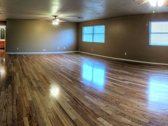 3rd image of 9032 W Tonopah Dr